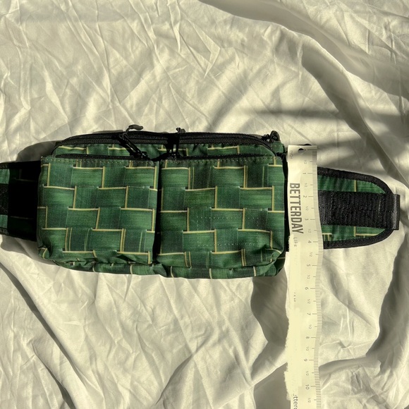 Rare Basket weave graphic belt bag - Picture 4 of 13